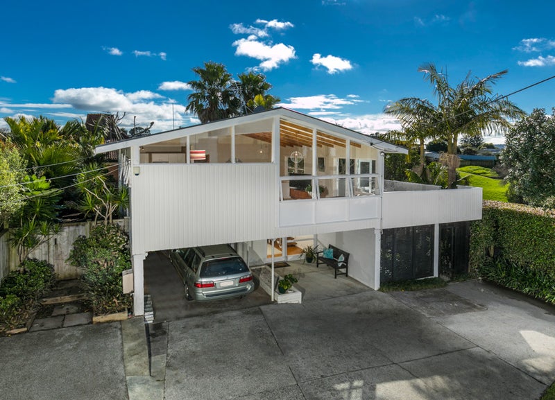 19 Hanlon Crescent, Narrow Neck, Auckland - Carousel 1