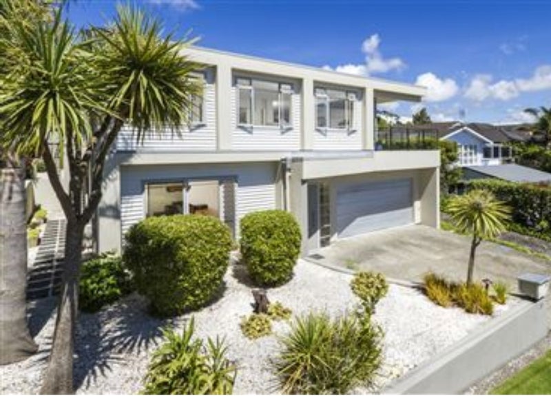 20 Bournemouth Terrace, Murrays Bay, Auckland - Carousel 1
