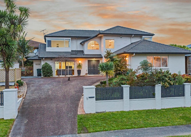 5 Wiltshire Place, Somerville, Manukau - Carousel 1