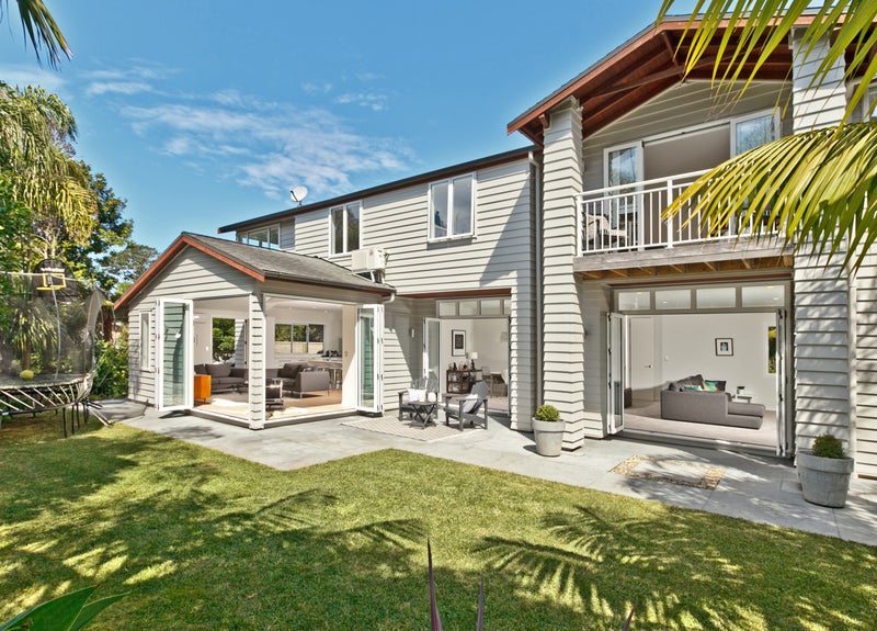 8 Tree Fern Trail, Campbells Bay, Auckland - Carousel 1