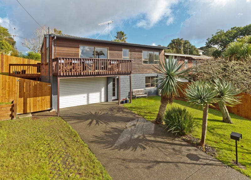 1/193 East Coast Road, Castor Bay, Auckland - Carousel 1