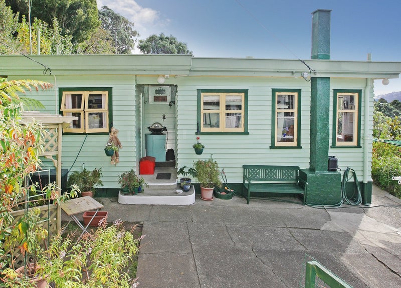 11 Hoggard Street, Vogeltown, Wellington - Carousel 1
