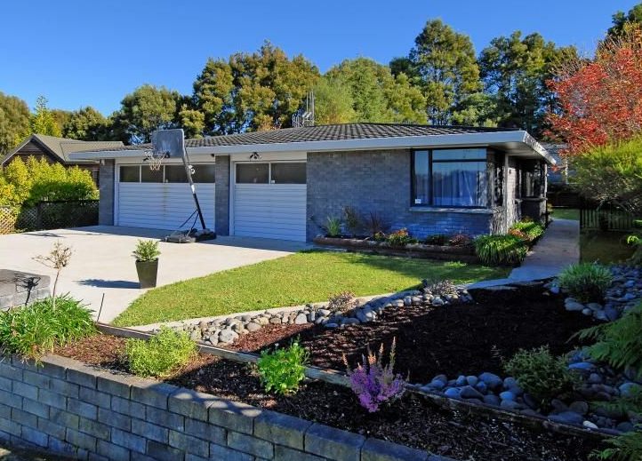 84 Sunnyhills Avenue, Glenview, Hamilton - Carousel 1