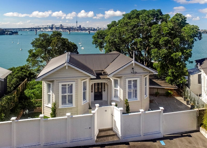 13 Hinemoa Street, Birkenhead, Auckland - Carousel 1
