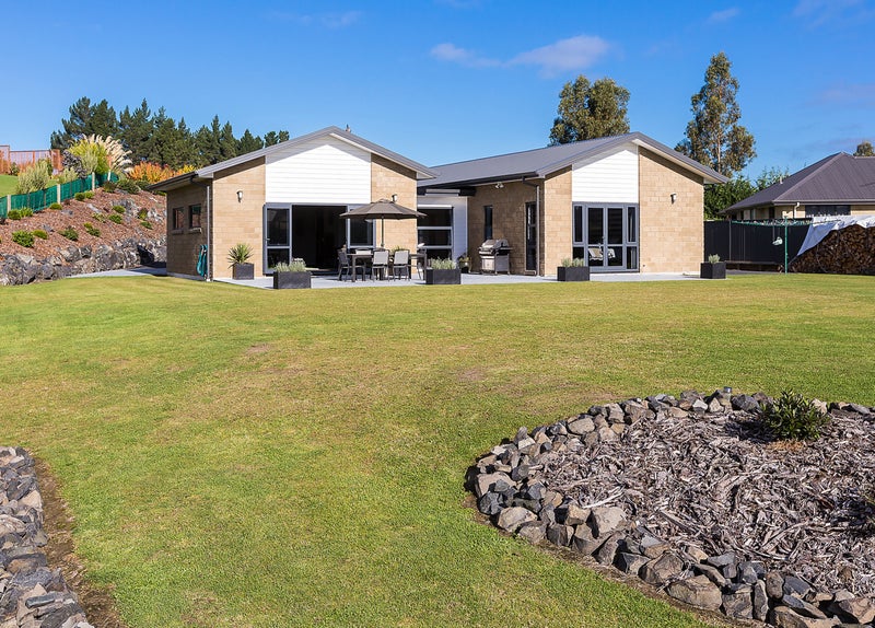 18 Wavy Knowes Drive, Waldronville, Dunedin - Carousel 1