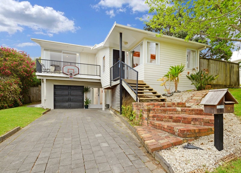 14 Dakota Avenue, Beach Haven, Auckland - Carousel 1