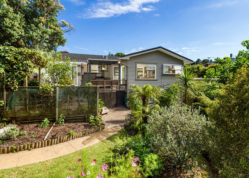 4 Channel View Road, Campbells Bay, Auckland - Carousel 1