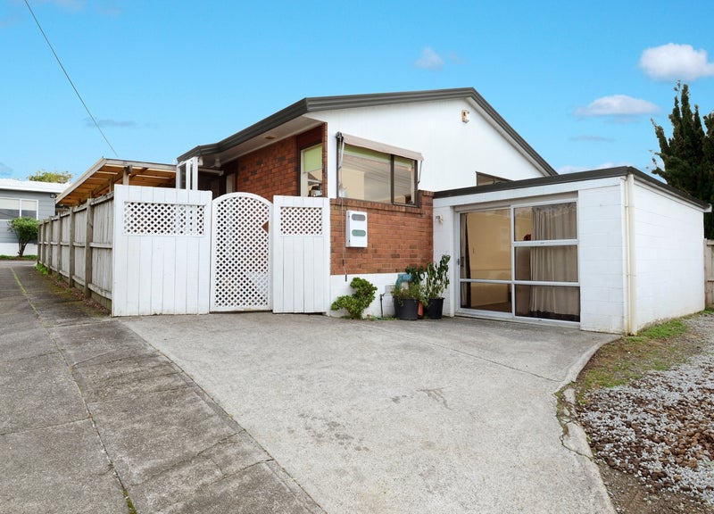 2/172 Lake Road, Northcote, Auckland - Carousel 1