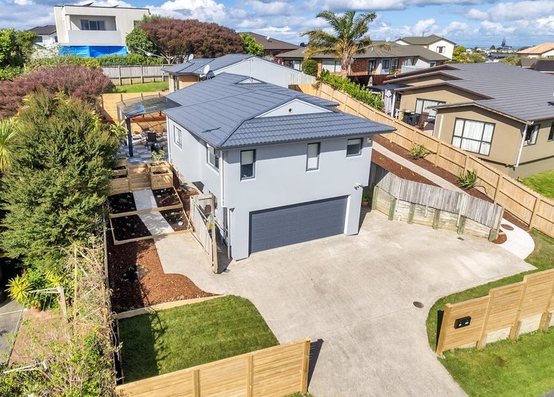 33 Rising Parade, Fairview Heights, Auckland - Carousel 1