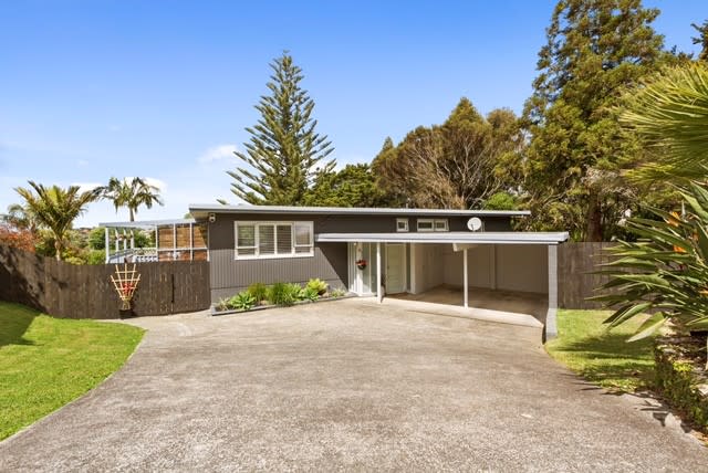 37 McDowell Crescent, Hillcrest, Auckland - Carousel 1