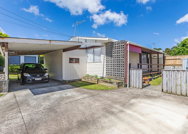 1/13 Oswald Crescent, Paparangi, Wellington - Carousel 1