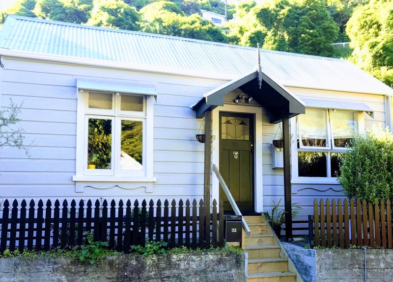 32 Holloway Rd, Aro Valley, Wellington - Carousel 1