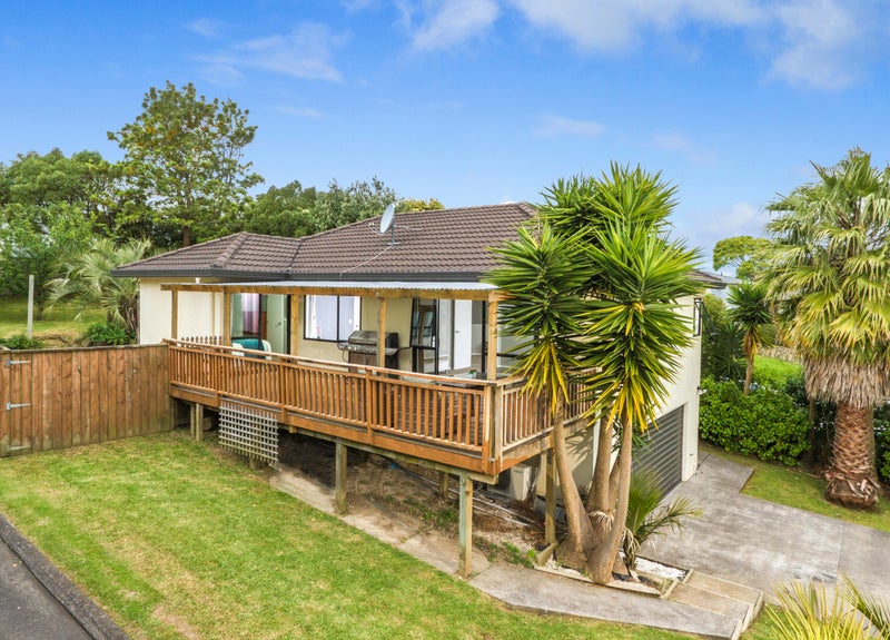 75 Totaravale Drive, Totara Vale, Auckland - Carousel 1