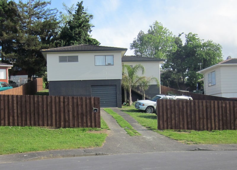 11 Yule Place, Massey, Auckland - Carousel 1
