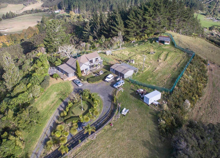 42 Takingawairua Road, Kaimarama - Carousel 1