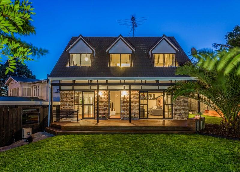 17 John Shaw Drive, Saint Johns, Auckland - Carousel 1
