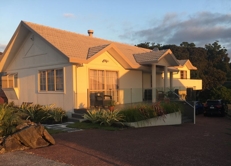 63 Ribbonwood Crescent, Goodwood Heights, Auckland - Carousel 1