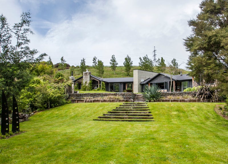 75 Kingsdale Park Drive, Palmerston North - Carousel 1