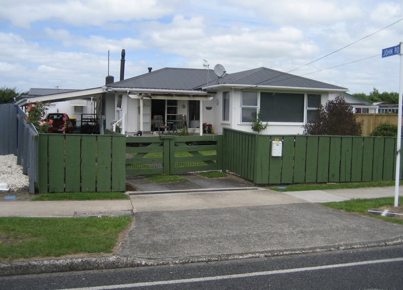 35 Kawaha Point Road, Fairy Springs, Rotorua - Carousel 1