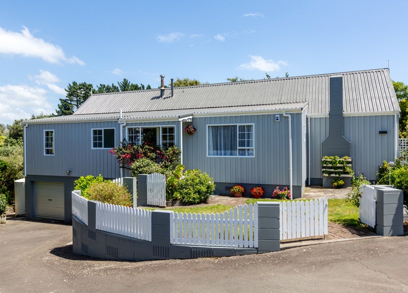 25 Pararewa Drive, Whalers Gate, New Plymouth - Carousel 1