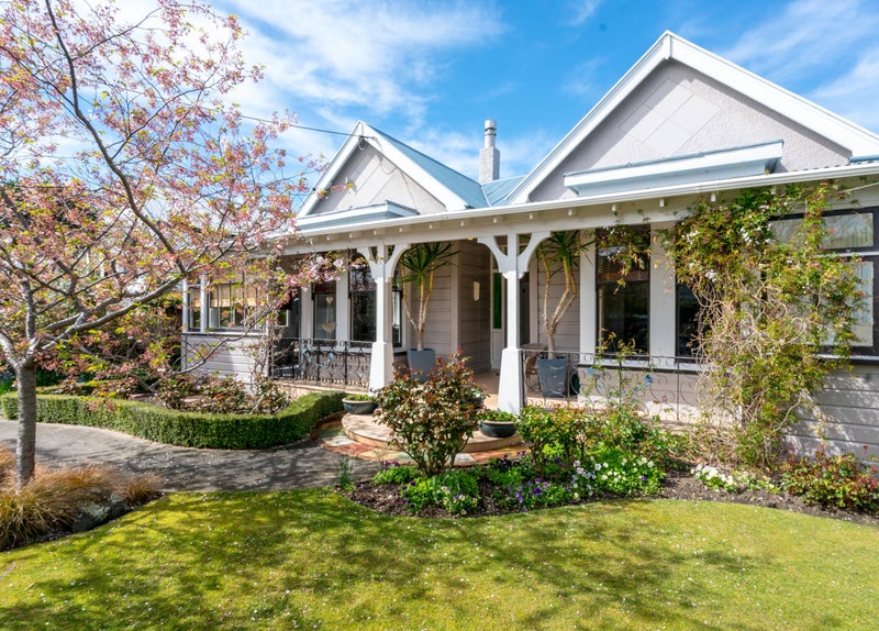 15 Sandringham Street, Saint Clair, Dunedin - Carousel 1