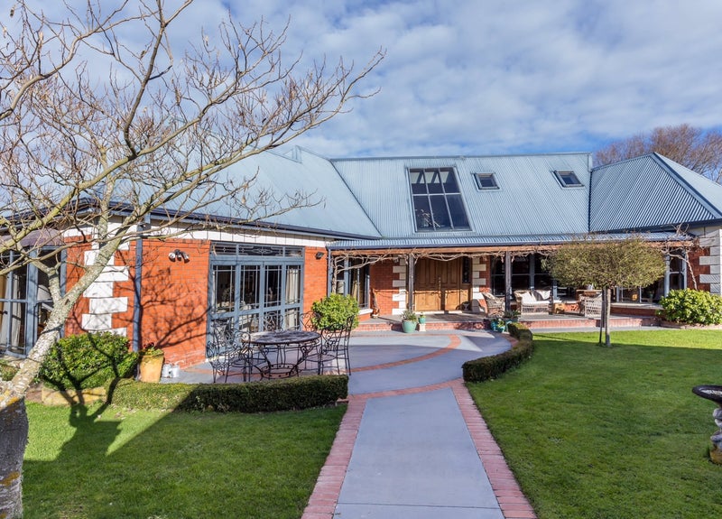 10 Penruddock Rise, Westmorland, Christchurch - Carousel 1