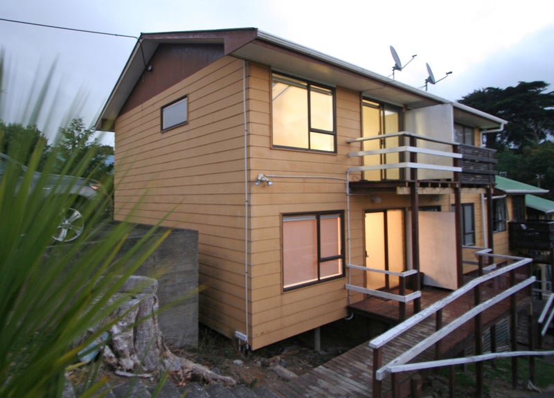 42 Jackson Terrace, Rānui, Porirua - Carousel 1