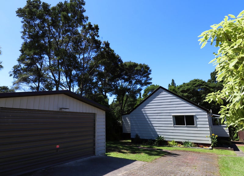 24 Wirihana Road, Titirangi, Auckland - Carousel 1
