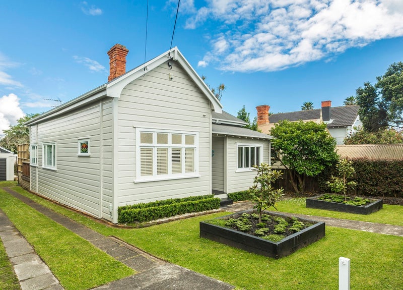 79 Vauxhall Road, Devonport, Auckland - Carousel 1