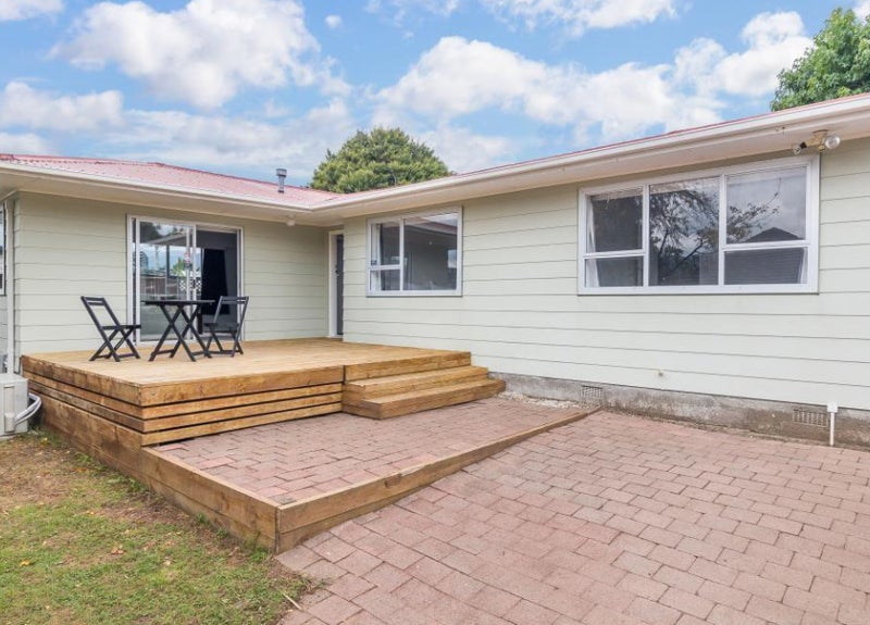 2/27 Sheridan Crescent, Trentham, Upper Hutt - Carousel 1