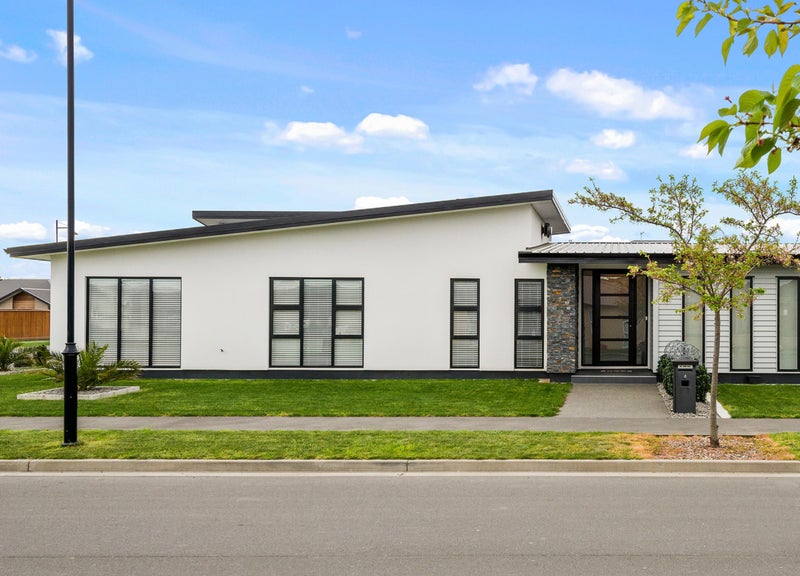 4 Templetons Way, Aidanfield, Christchurch - Carousel 1
