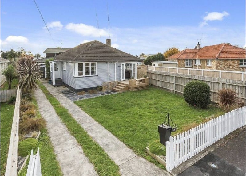 37 Portal Crescent, Beerescourt, Hamilton - Carousel 1