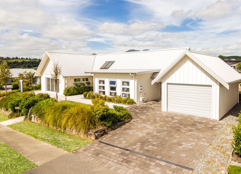 1 Brompton Close, Richmond Heights, Taupo - Carousel 1