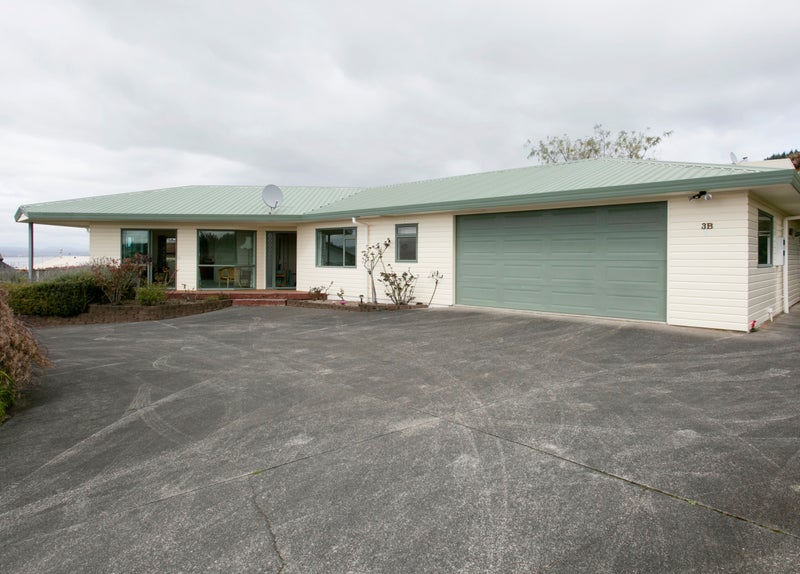 2/3 Amoroa Place, Acacia Bay, Taupō - Carousel 1