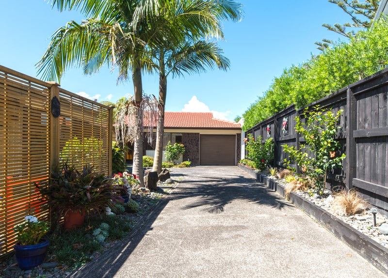 2/1A Jenelin Road, Glendene, Auckland - Carousel 1