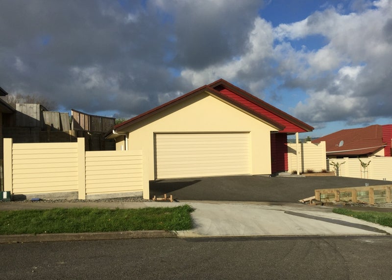 24 Galea Grove, Kelvin Grove, Palmerston North - Carousel 1