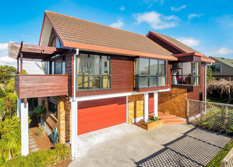 2/21 Seaview Avenue, Northcote, Auckland - Carousel 1