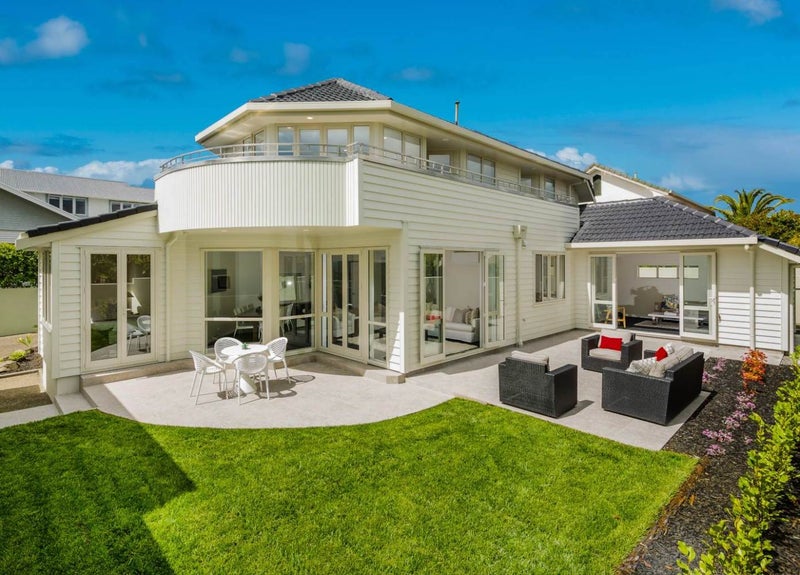 2/14 Clifton Road, Hauraki, Auckland - Carousel 1