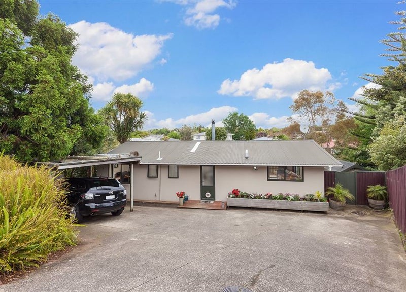 80A Lantana Road, Green Bay, Auckland - Carousel 1