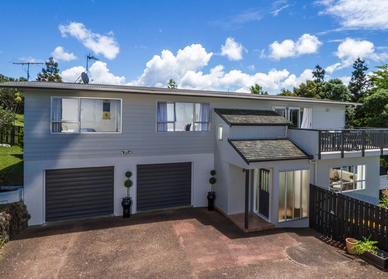 15 St Ives Terrace, Mairangi Bay, Auckland - Carousel 1