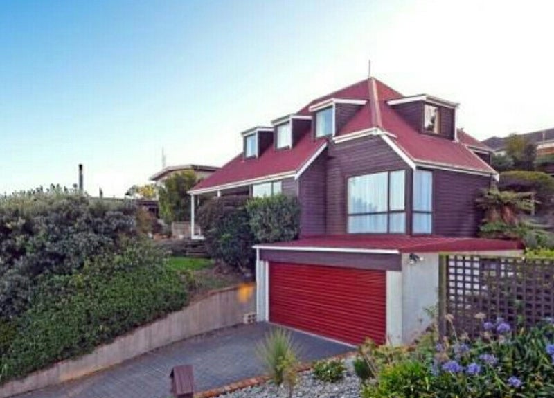 6 Calvert Place, Shiel Hill, Dunedin - Carousel 1