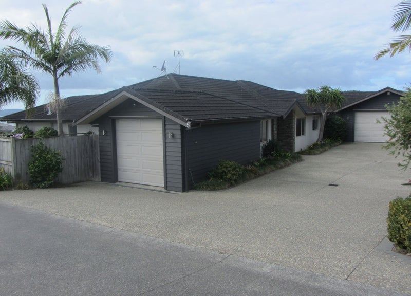 5 Intrepid Crescent, Beachlands, Auckland - Carousel 1