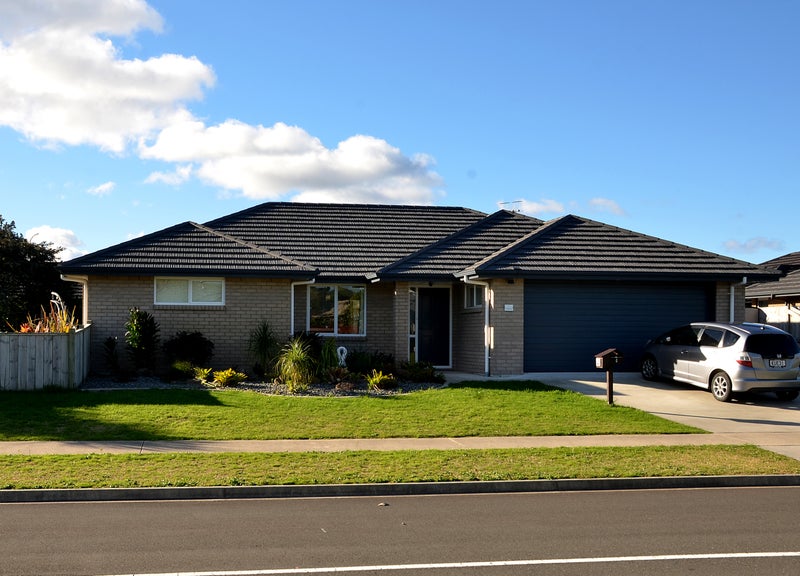 4 Lewknor Drive, Papamoa Beach, Papamoa - Carousel 1