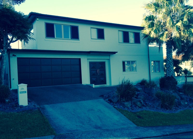 28A Bevyn Street, Castor Bay, Auckland - Carousel 1