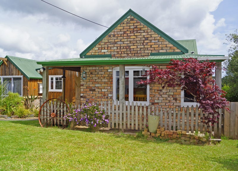 13 Burnham Road, Waitakere, Auckland - Carousel 1