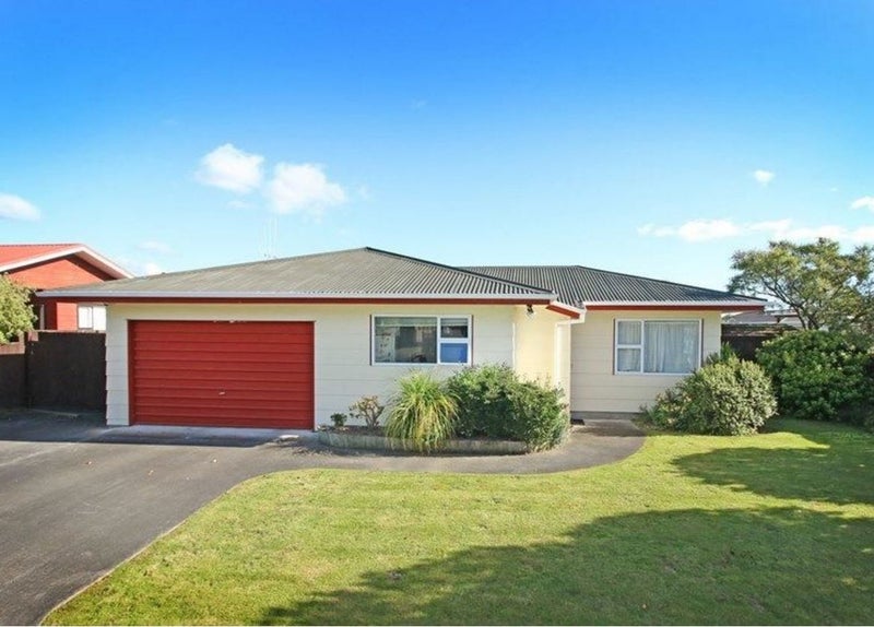 4 Gladys Place, Kelvin Grove, Palmerston North - Carousel 1