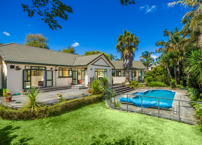 23 Isobel Road, Greenhithe, Auckland - Carousel 1
