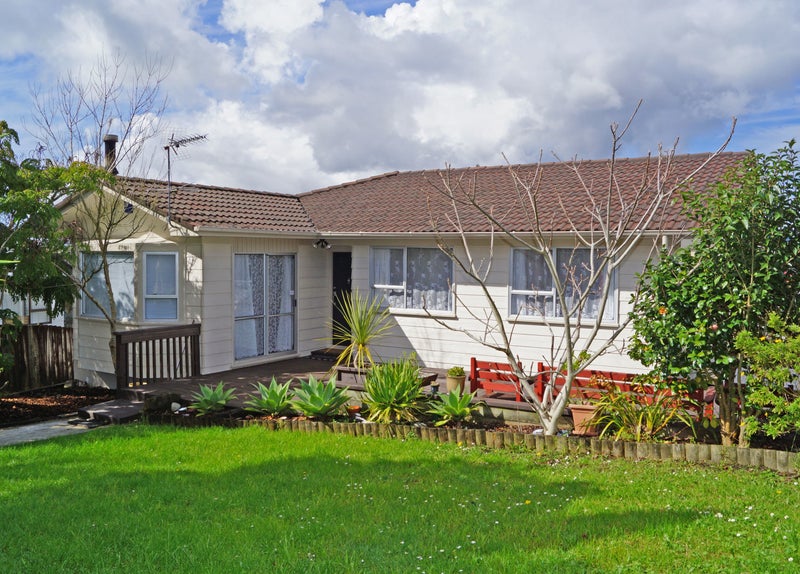 3 Landow Place, Henderson, Auckland - Carousel 1