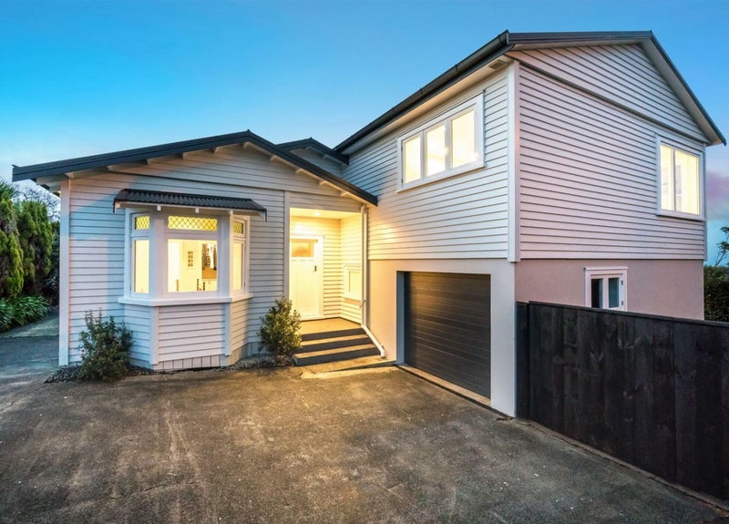 1/4 Pupuke Road, Hillcrest, Auckland - Carousel 1