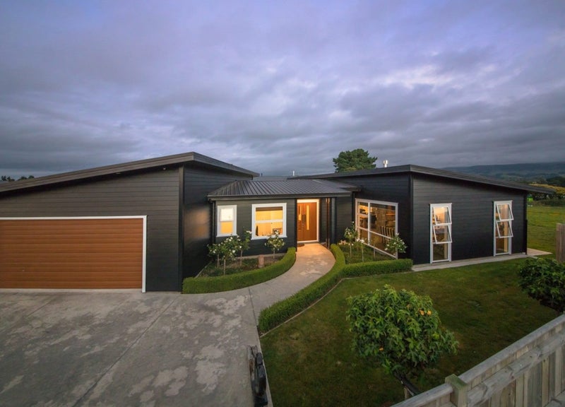 13 Morocco Terrace, Kelvin Grove, Palmerston North - Carousel 1